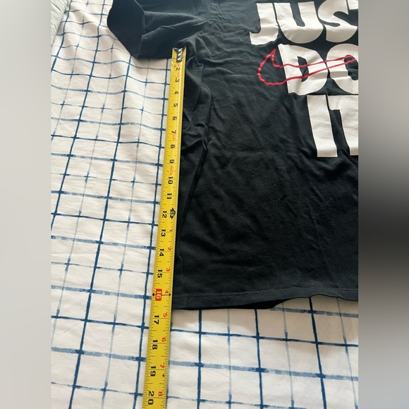 Used Nike T-shirt - Picture 3 of 7